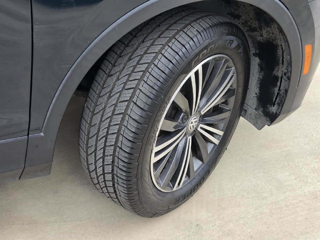 Used 2018 Volkswagen Tiguan SEL AWD/4WD image 6