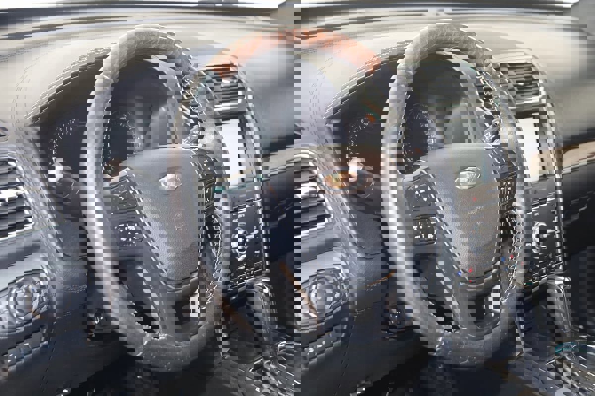 Used 2016 Ford Explorer Platinum image 6