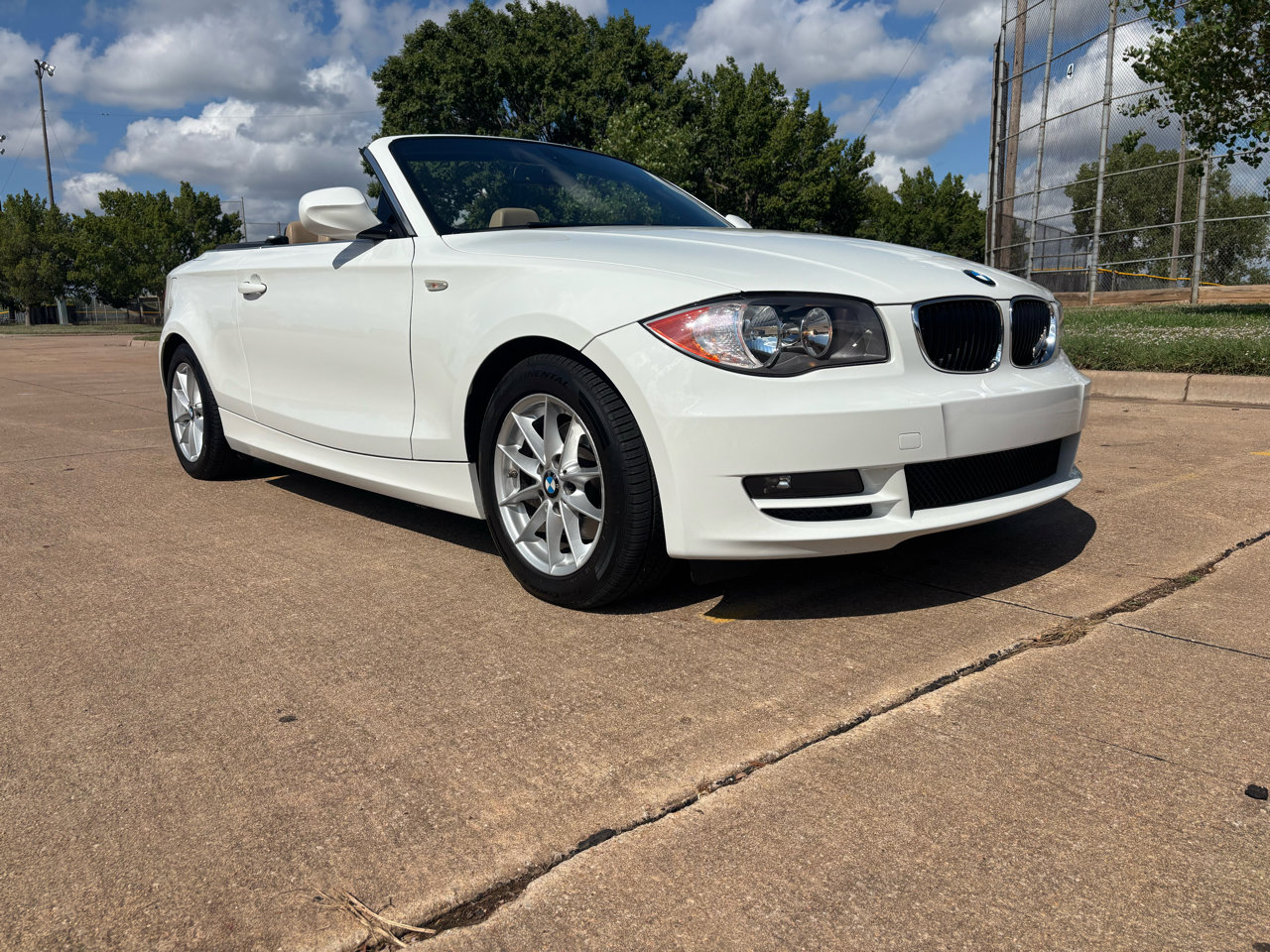 Used 2011 BMW 128i Convertible image 12