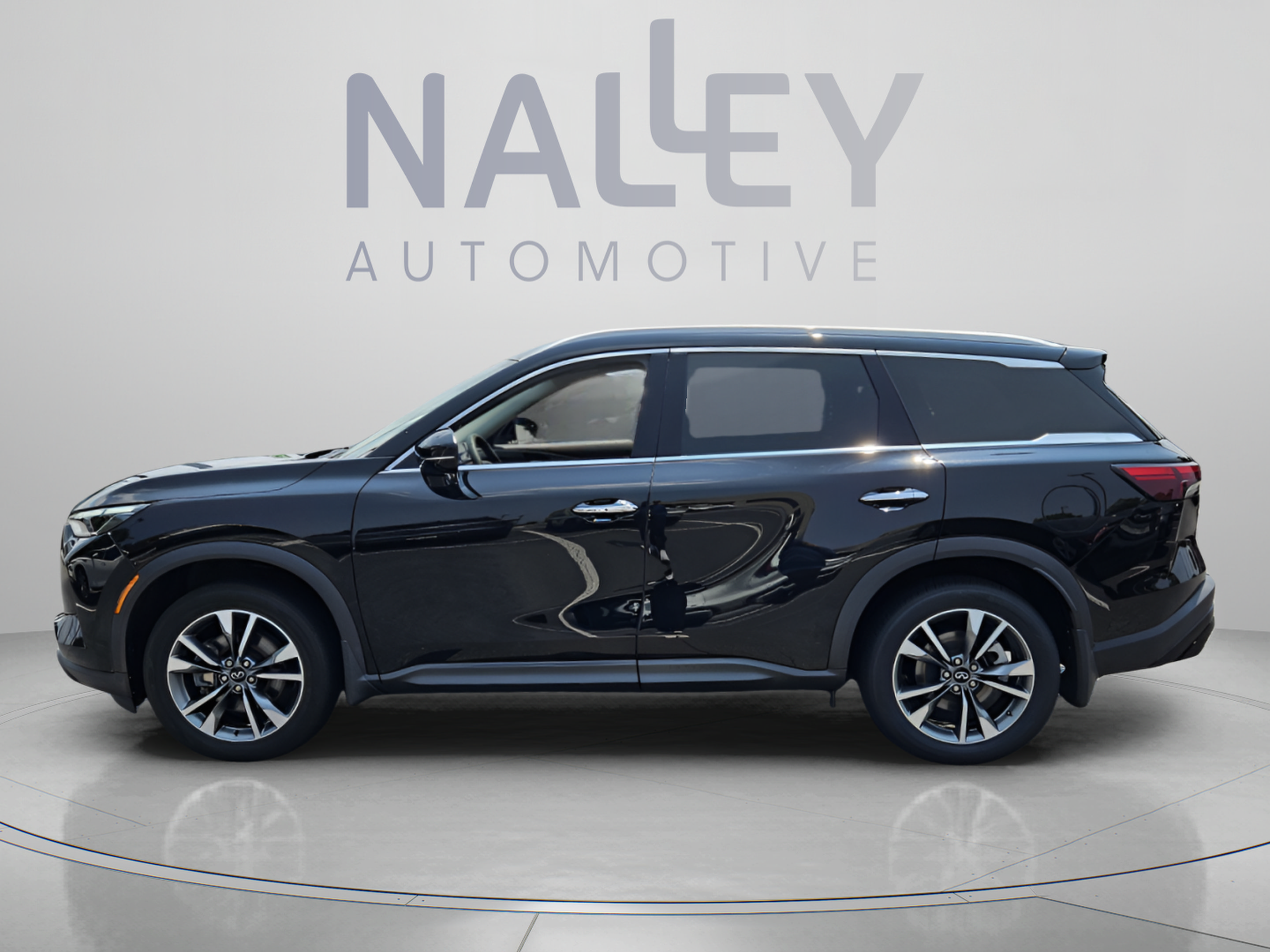Used 2023 INFINITI QX60 Luxe w/ Cargo Package AWD/4WD image 2