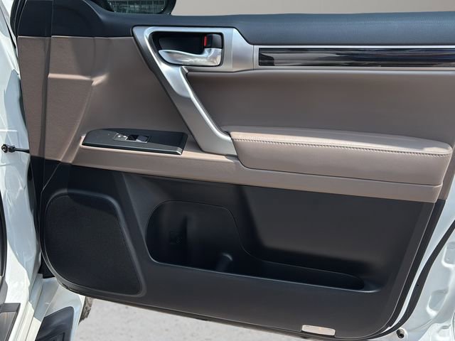 Used 2023 Lexus GX 460 Luxury w/ Sport Design Package AWD/4WD image 9