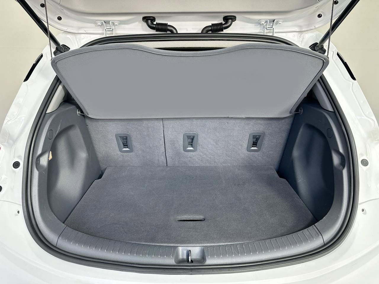 Used 2017 Chevrolet Bolt Premier image 39