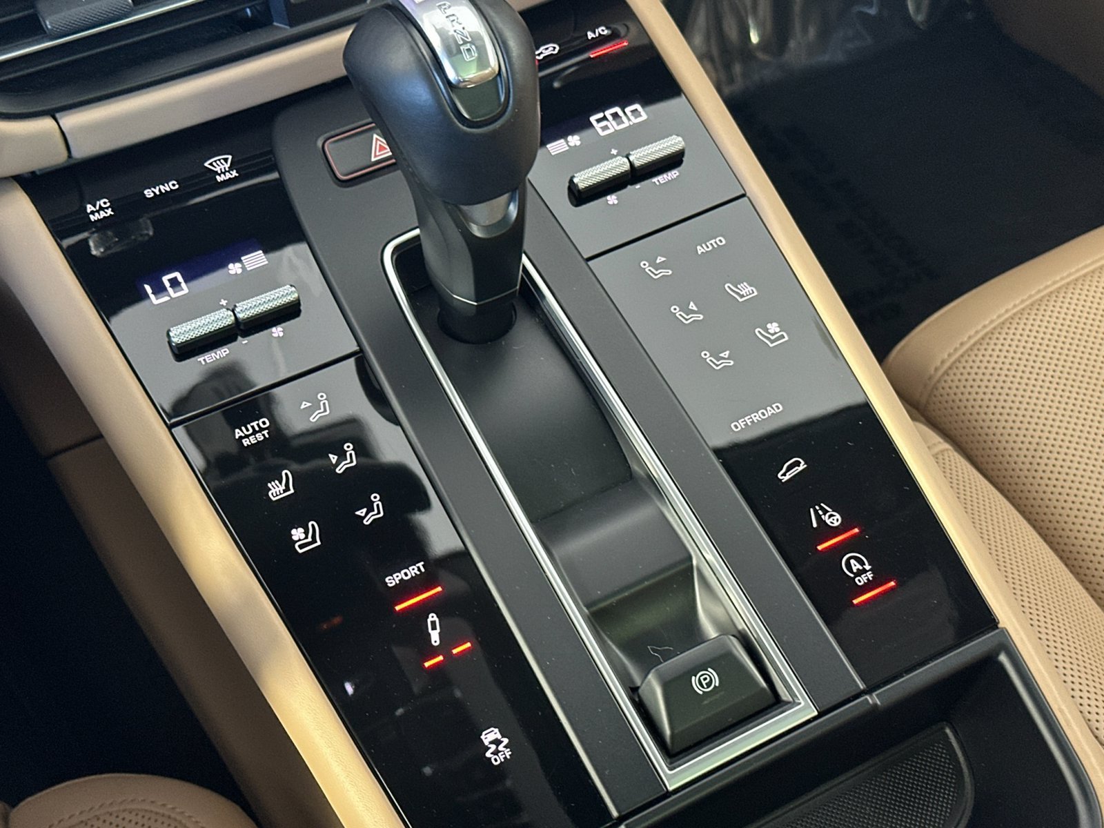 Certified 2023 Porsche Macan S AWD/4WD image 25