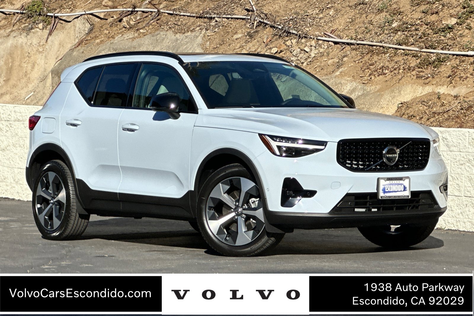 New 2026 Volvo XC40 B5 Plus w/ Protection Package Premier