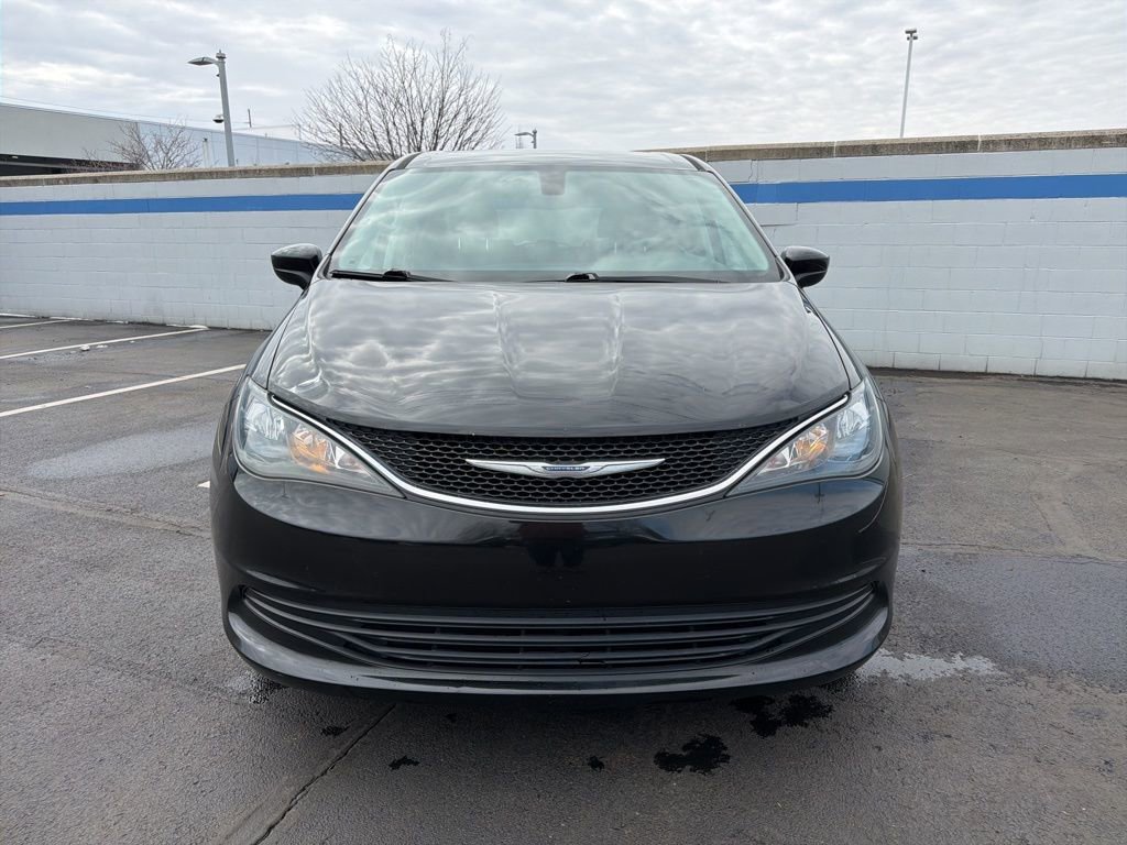 Used 2017 Chrysler Pacifica Touring image 8