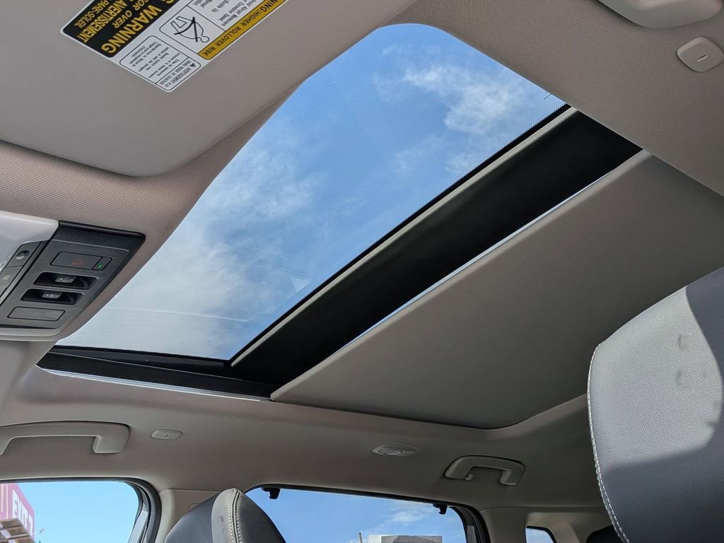 Used 2024 Nissan Rogue SL w/ SL Premium Package image 17