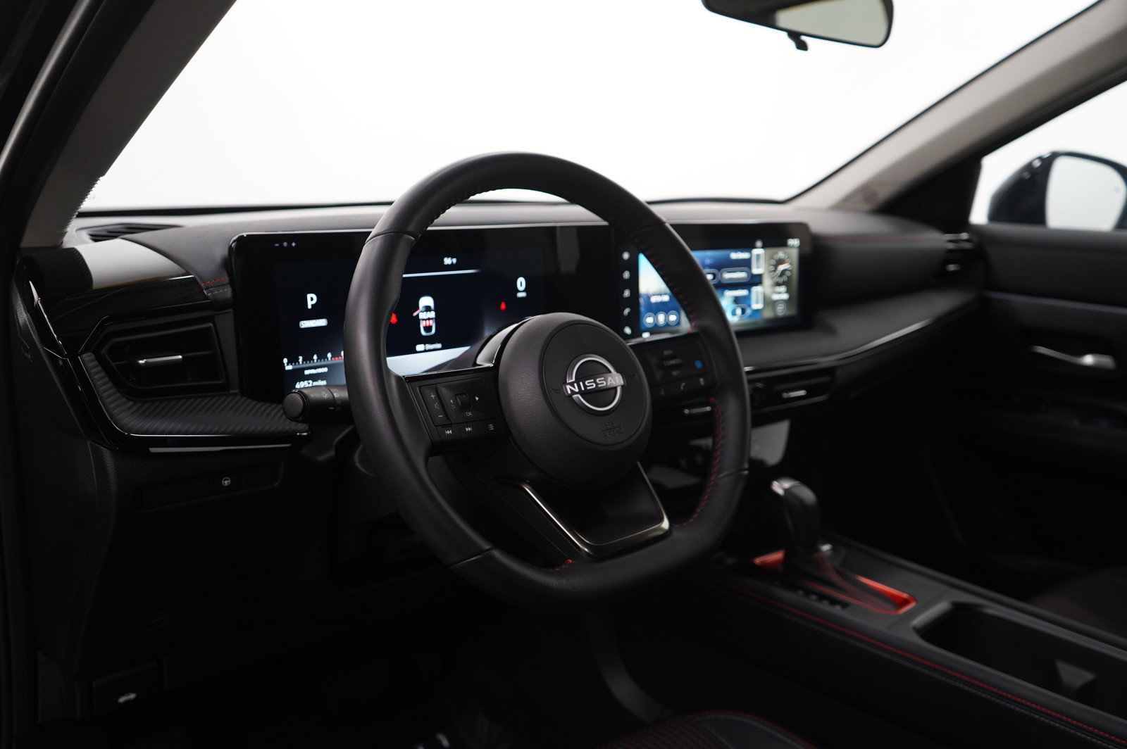 Used 2025 Nissan Kicks SR w/ Illumination Package image 16