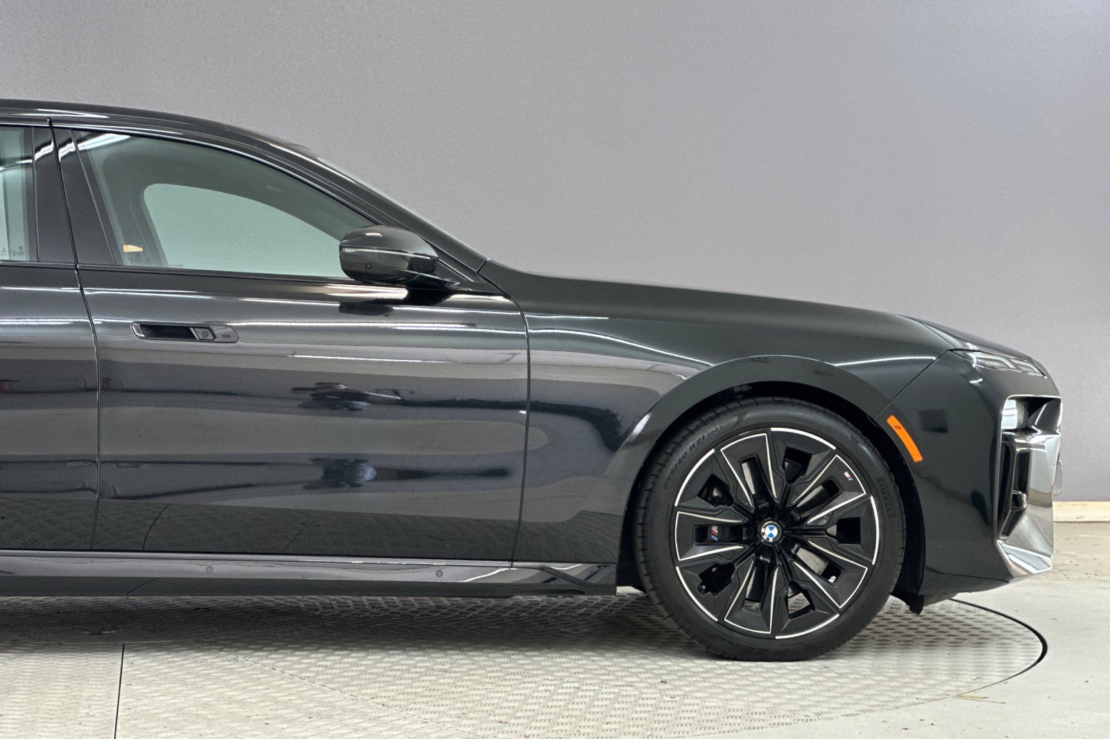 Used 2023 BMW 740i image 35