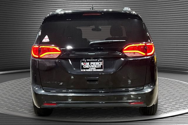 Used 2020 Chrysler Pacifica Touring-L Plus w/ S Appearance Package FWD image 5