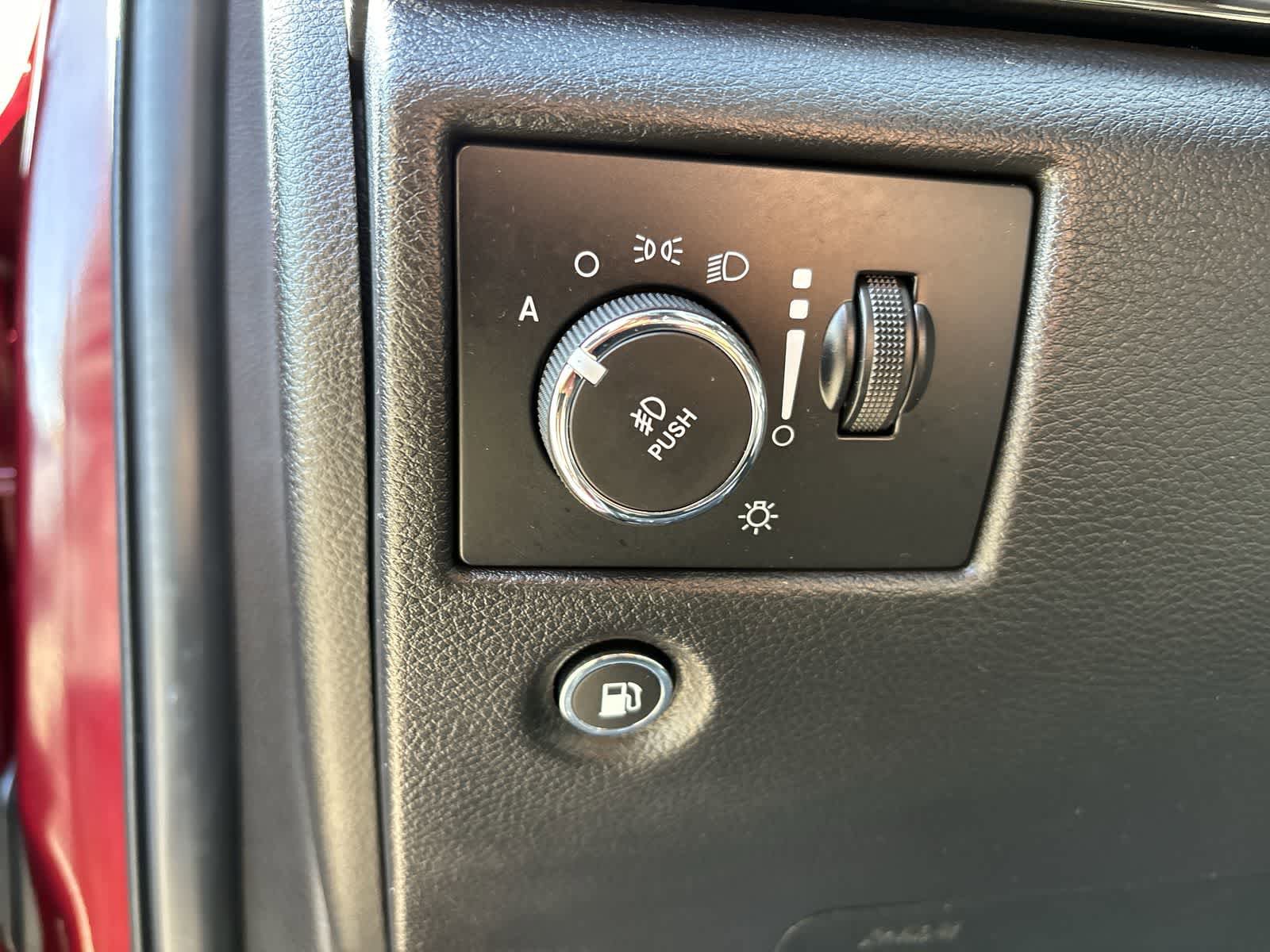 Certified 2019 Jeep Grand Cherokee Limited X AWD/4WD image 11