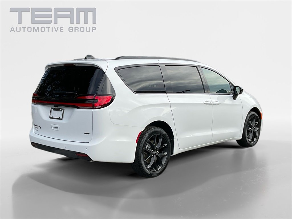 New 2026 Chrysler Pacifica Select w/ S Appearance Package image 7