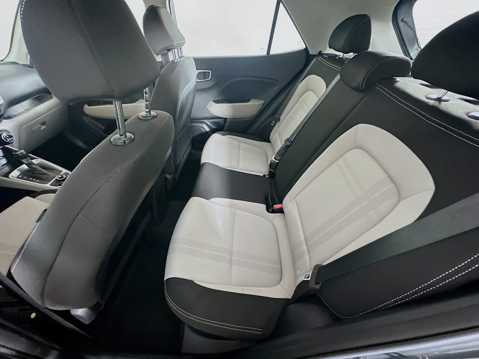 Used 2023 Hyundai Venue SEL FWD image 27