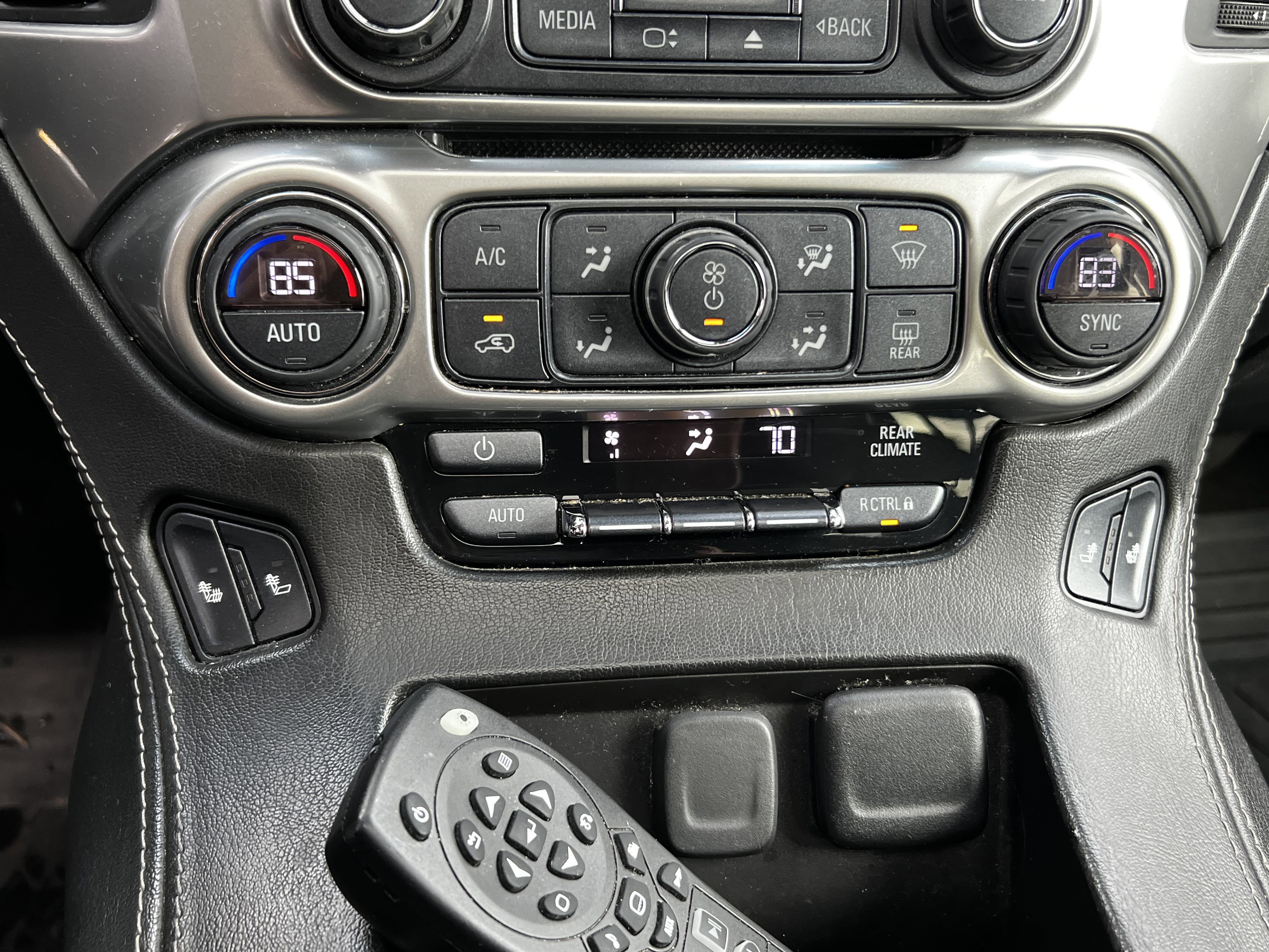 Used 2018 Chevrolet Suburban LT image 29