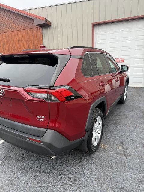 Used 2020 Toyota RAV4 XLE w/ Convenience Package image 3