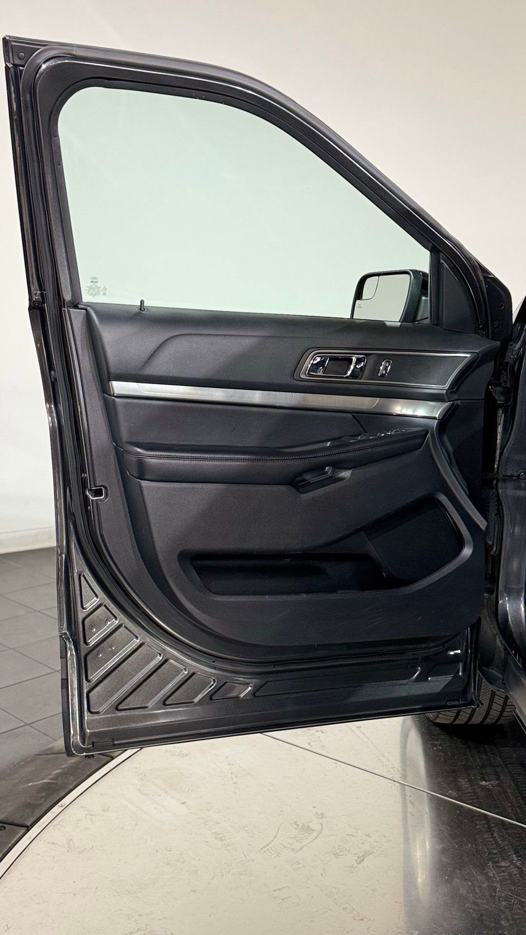 Used 2018 Ford Explorer XLT w/ Equipment Group 201A image 42