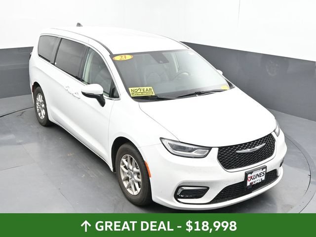Used 2023 Chrysler Pacifica Touring-L FWD image 23