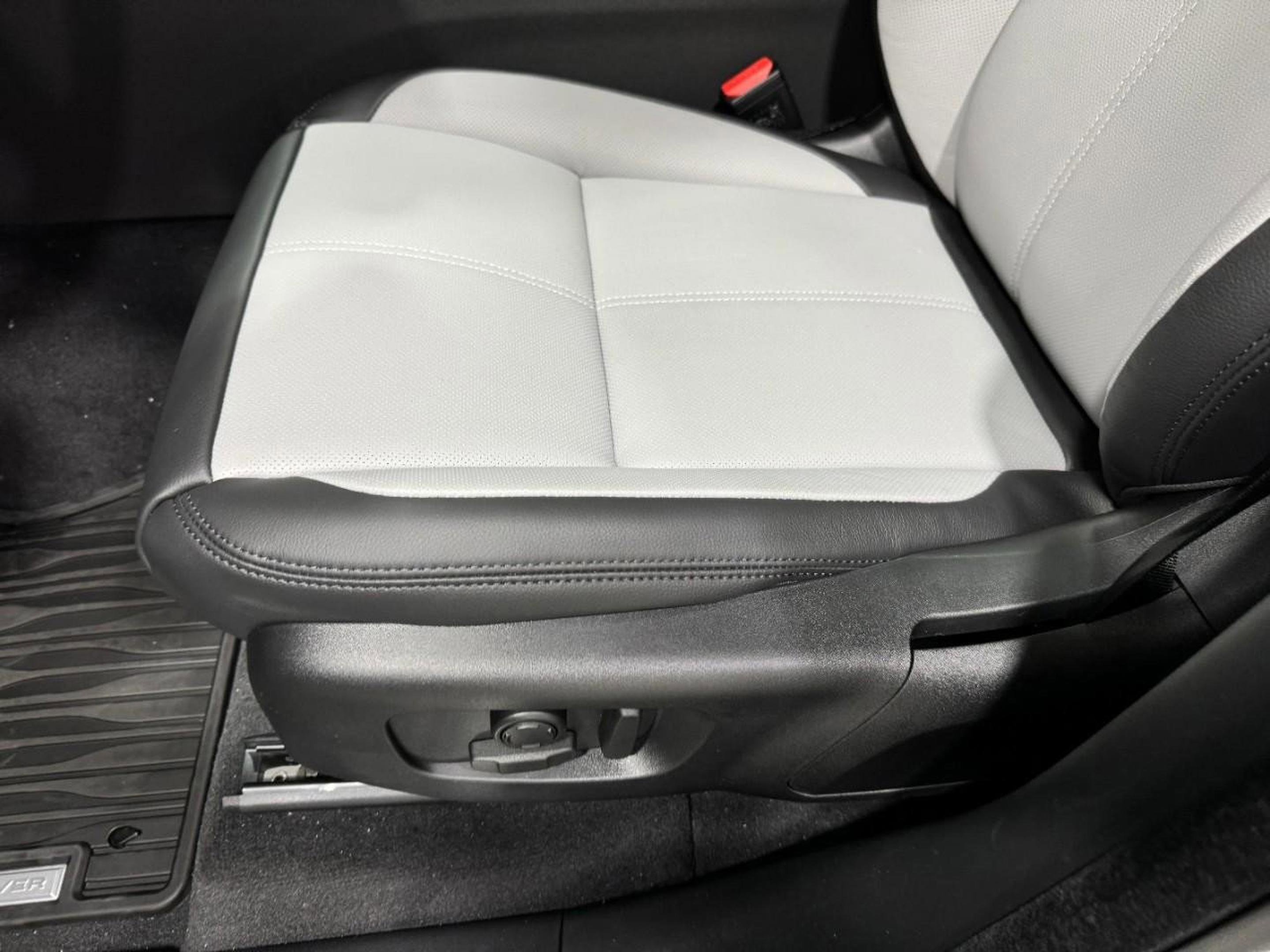 Used 2026 Land Rover Range Rover Velar Dynamic SE image 19