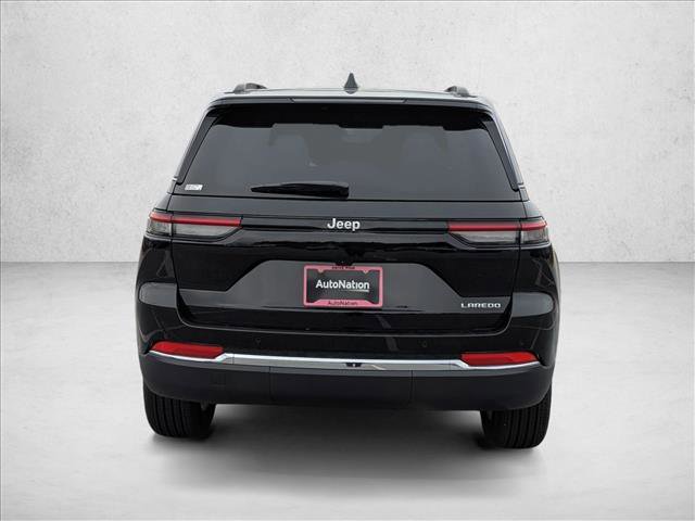 Used 2025 Jeep Grand Cherokee Laredo image 6