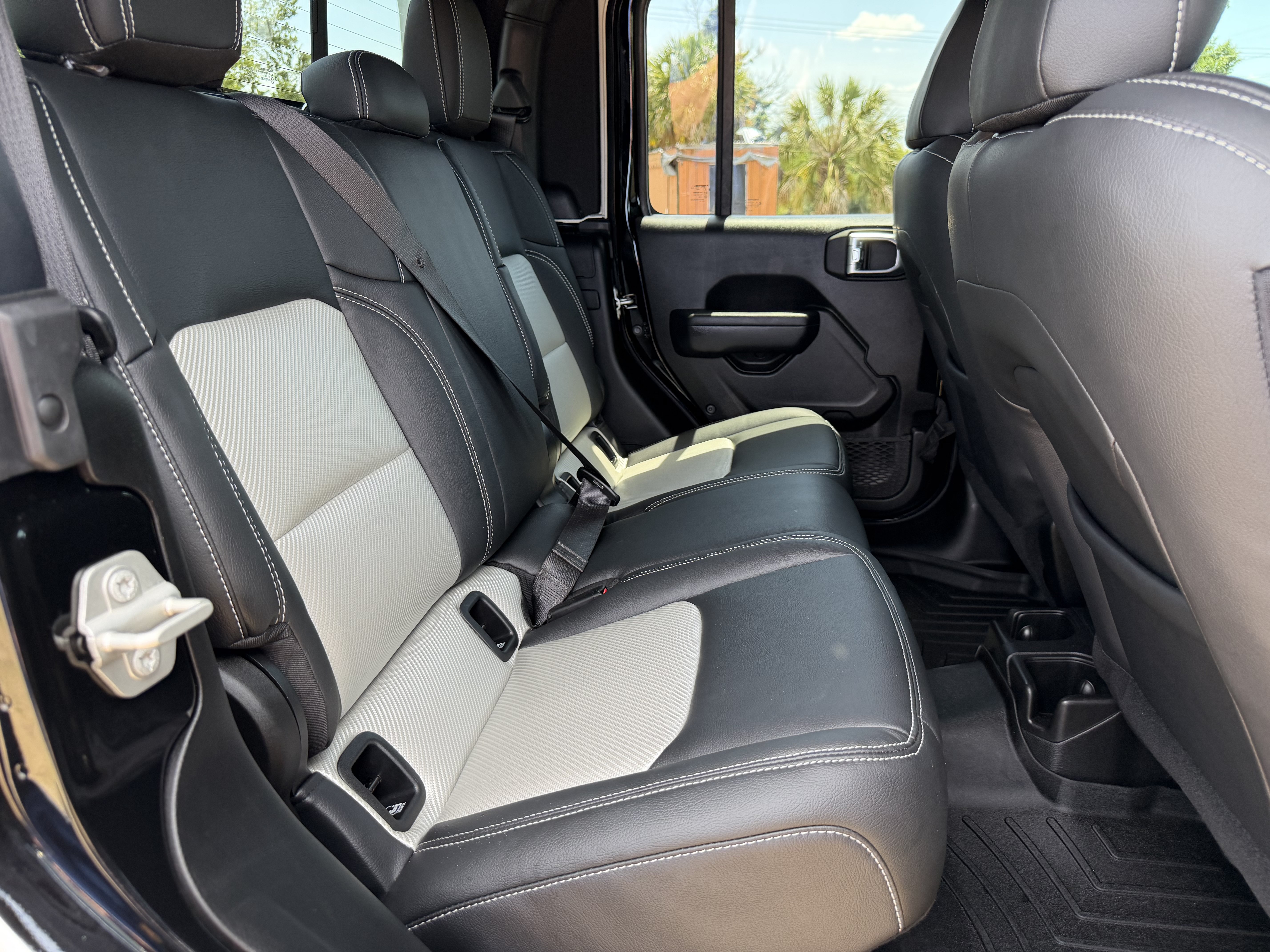 Used 2024 Jeep Gladiator Sport AWD/4WD image 29
