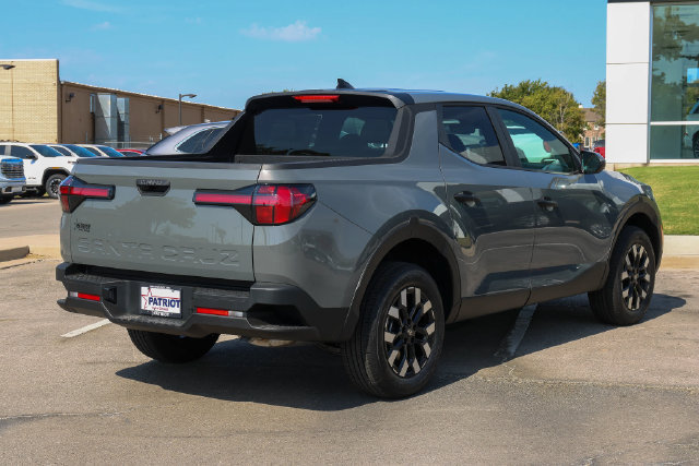 New 2027 Hyundai Santa Cruz SE FWD image 3