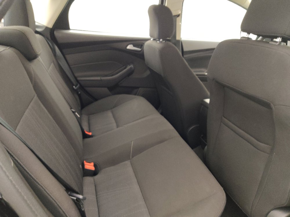 Used 2017 Ford Focus SEL image 19