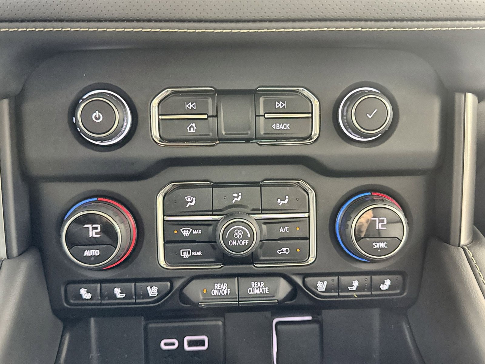 Used 2023 Chevrolet Suburban Premier image 21