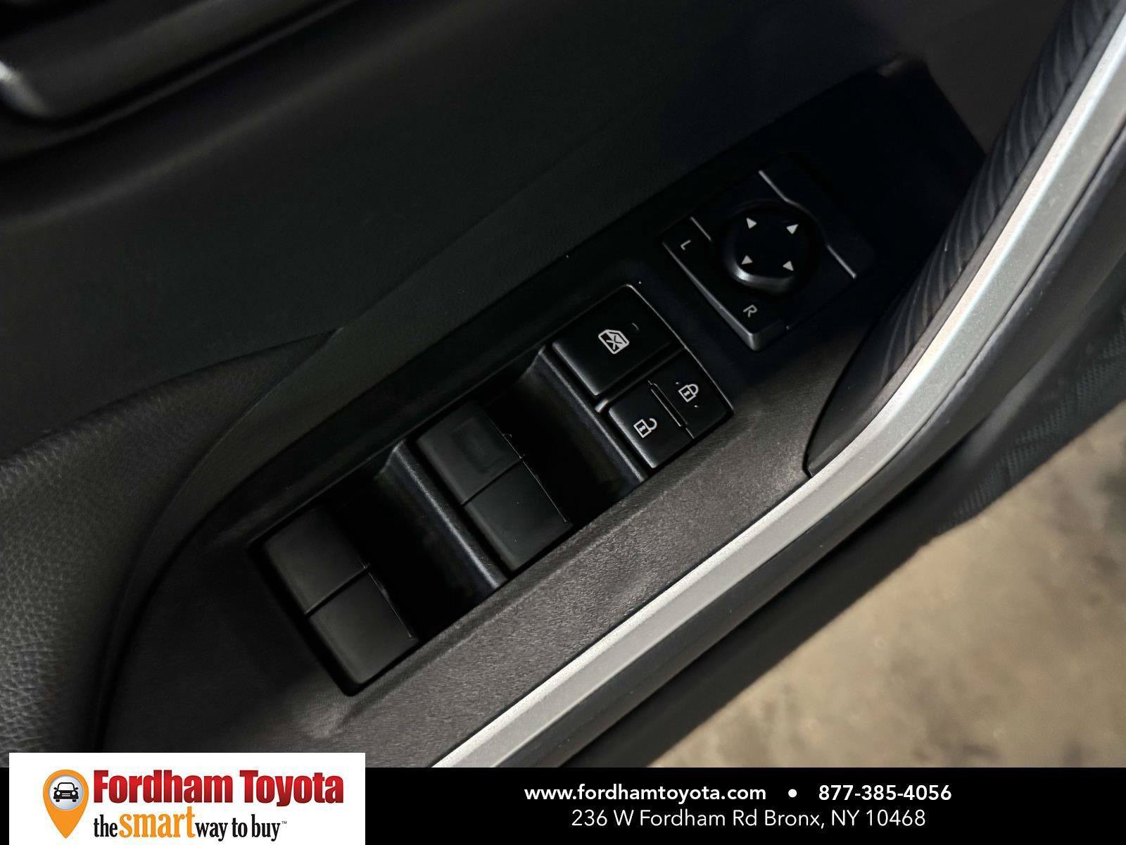 Used 2023 Toyota RAV4 LE AWD/4WD image 16