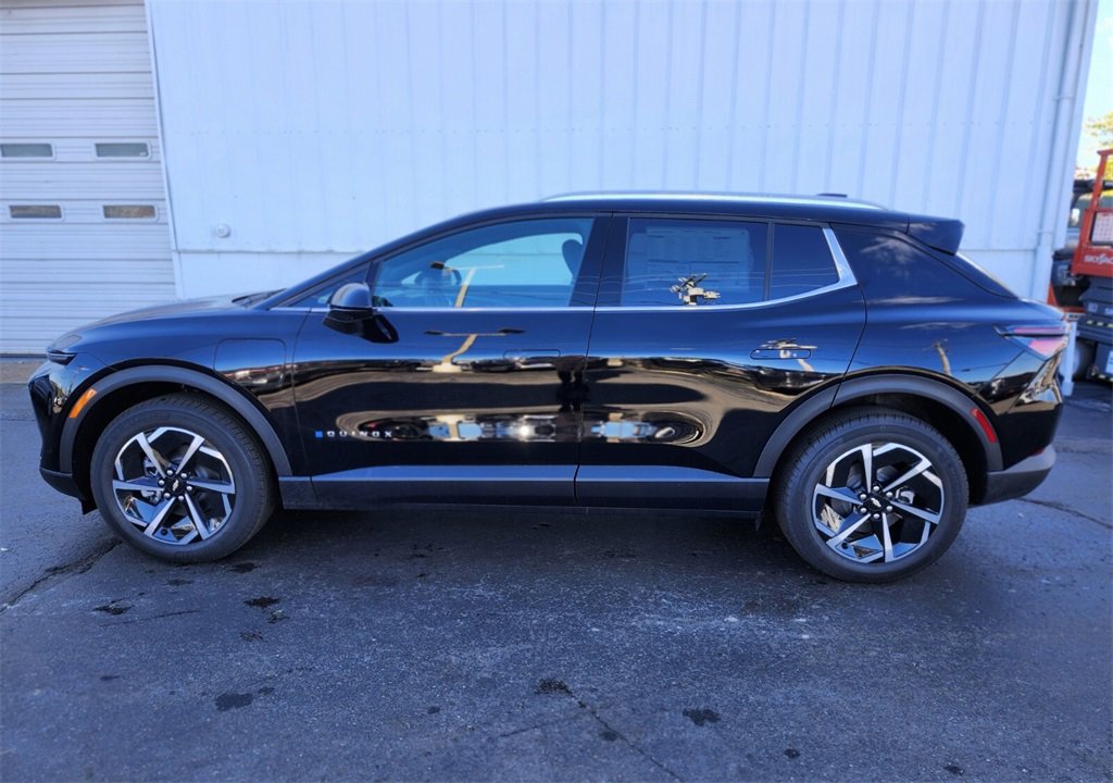 New 2026 Chevrolet Equinox EV LT image 2