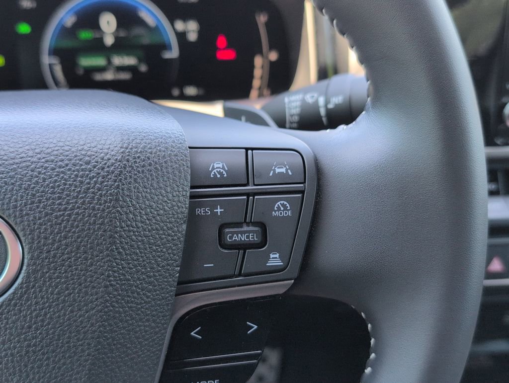Used 2025 Toyota Camry SE w/ Convenience Package FWD image 13