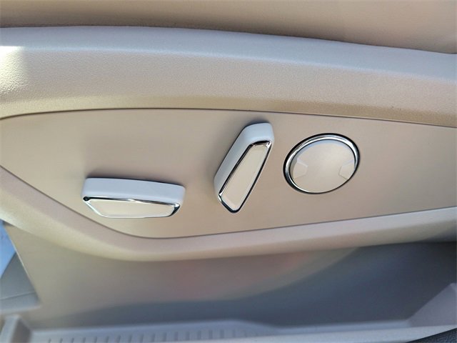 Certified 2023 Lincoln Nautilus Reserve image 11