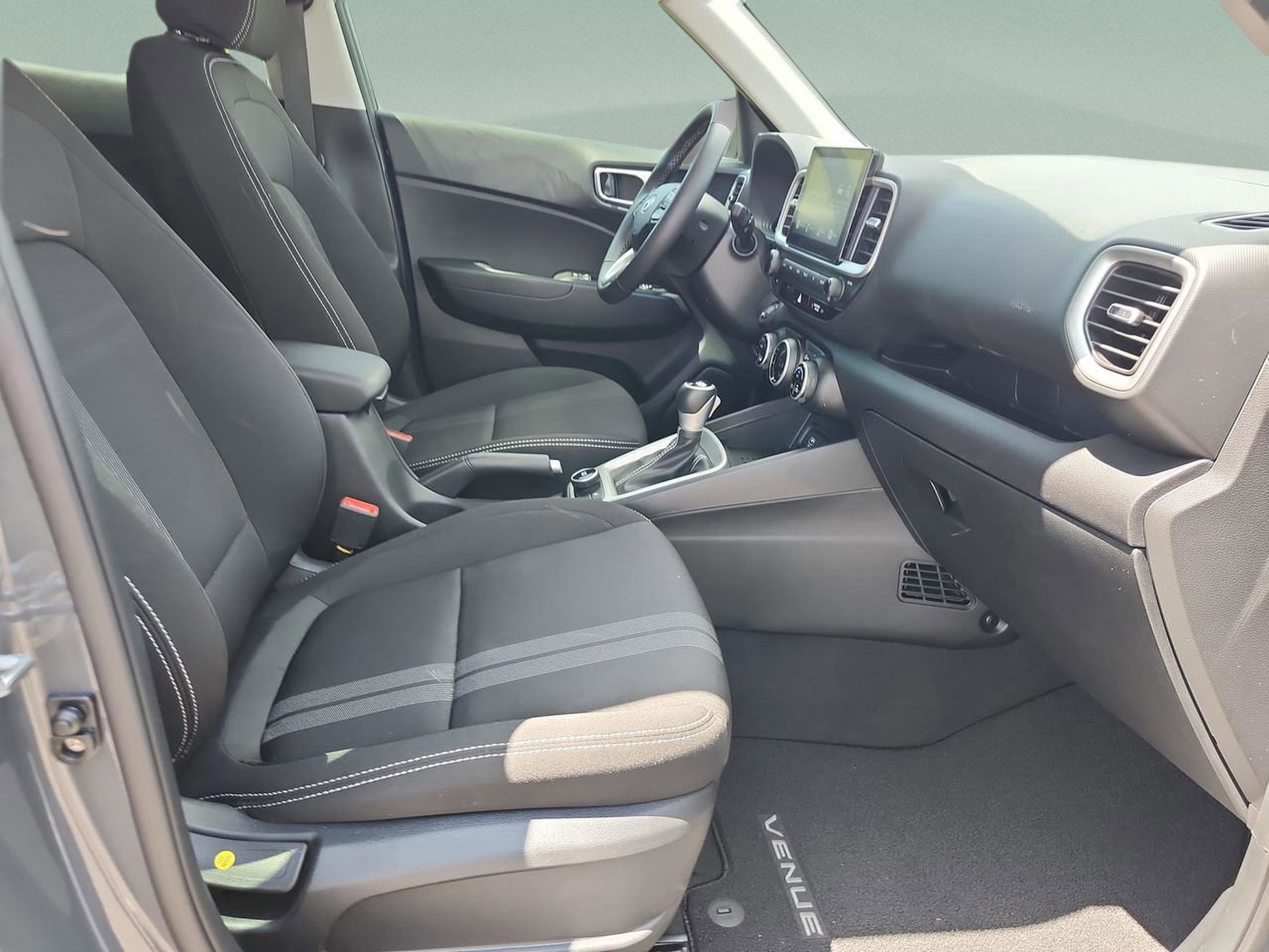 Certified 2026 Hyundai Venue SEL FWD image 18