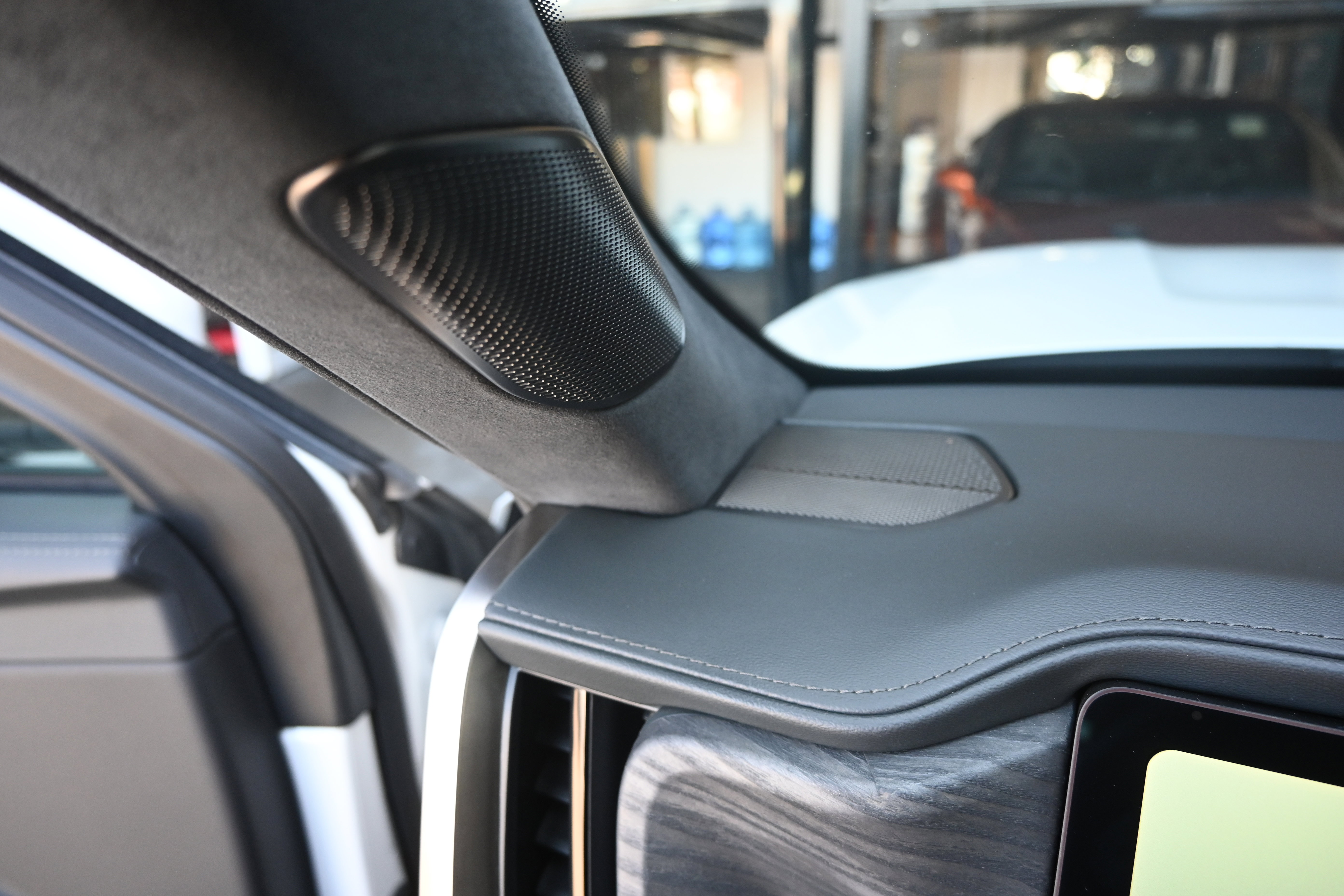 Used 2023 Rivian R1T Adventure image 32