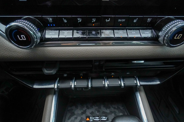 Used 2023 GMC Canyon Denali AWD/4WD image 17
