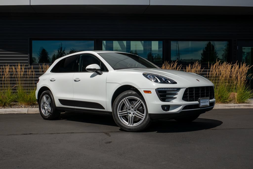 Used 2018 Porsche Macan AWD/4WD image 22
