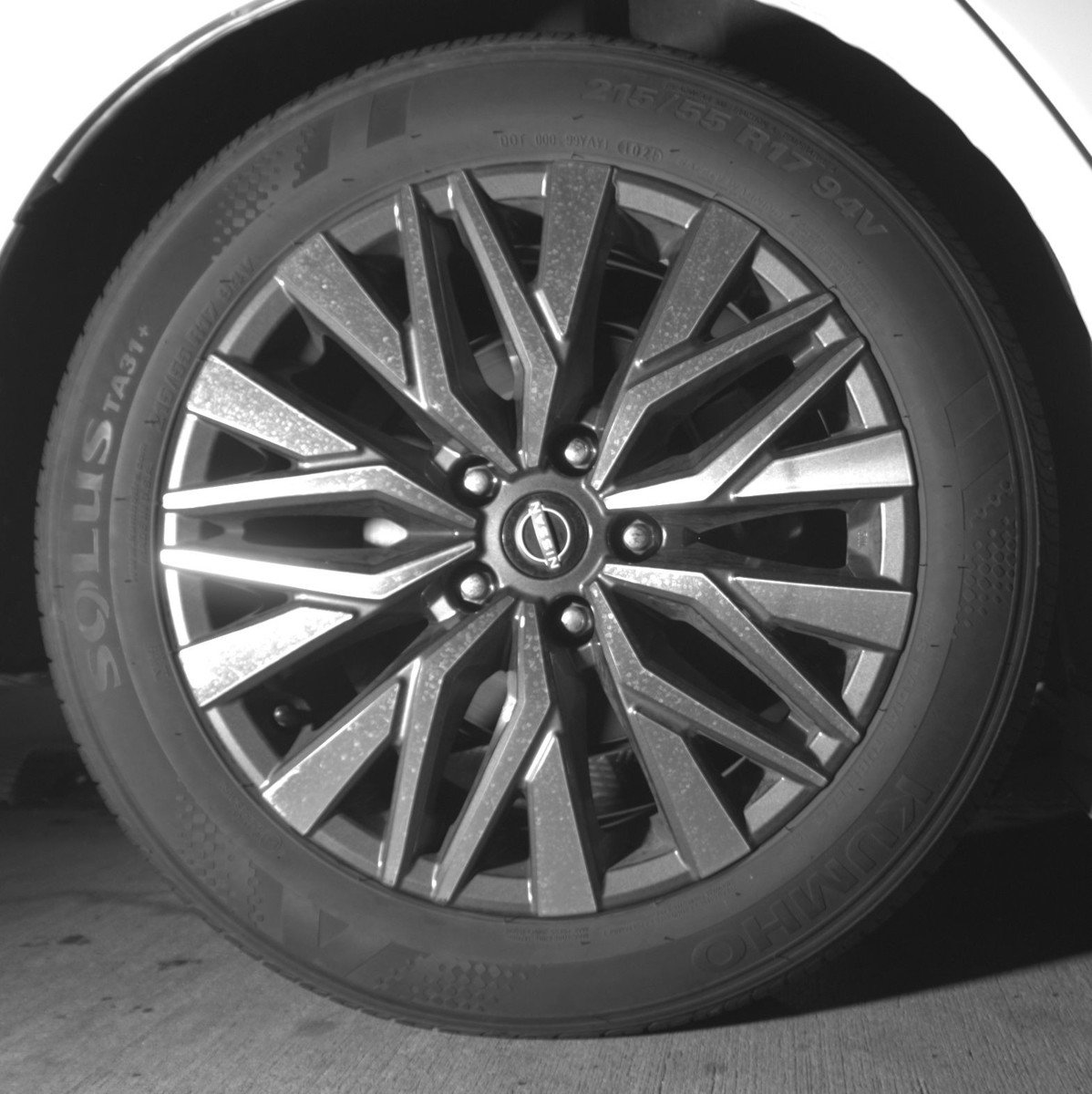 Used 2025 Nissan Altima 2.5 SV FWD image 15