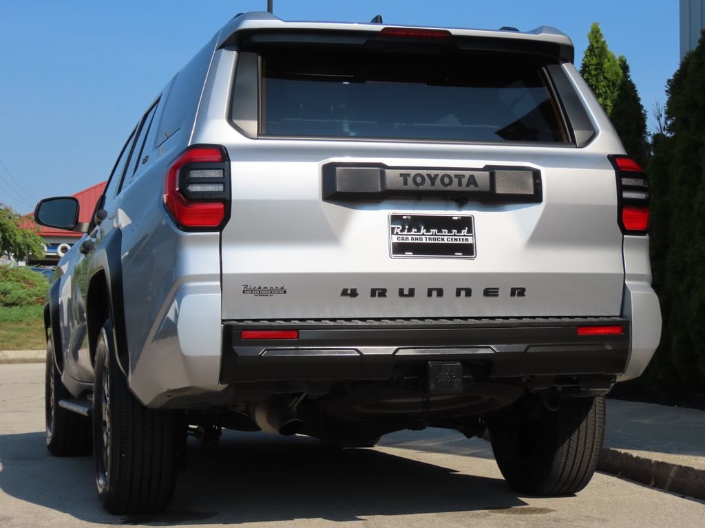 Used 2025 Toyota 4Runner SR5 AWD/4WD image 11