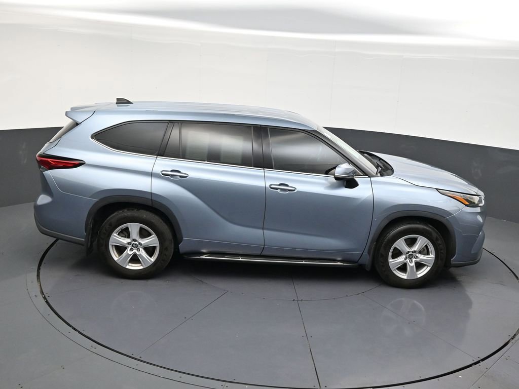 Used 2022 Toyota Highlander LE image 17