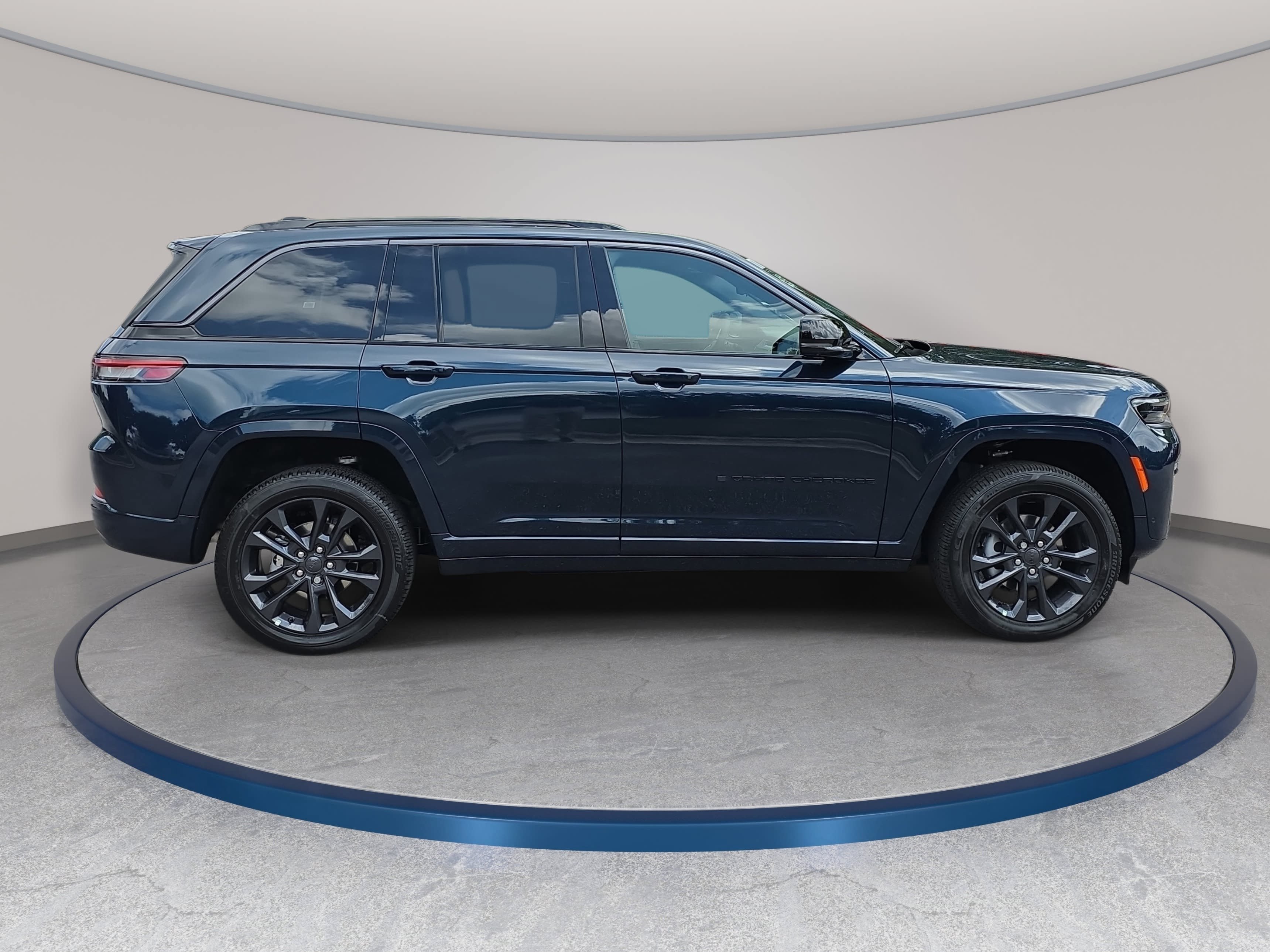 New 2026 Jeep Grand Cherokee Limited AWD/4WD image 4