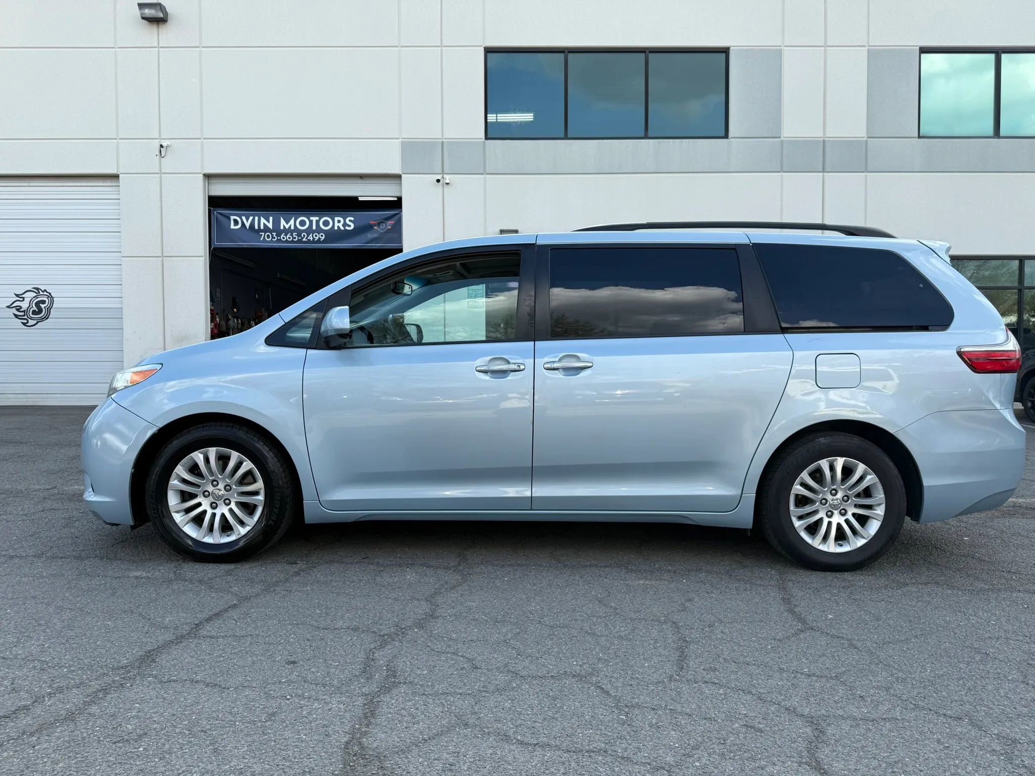 Used 2015 Toyota Sienna XLE image 10