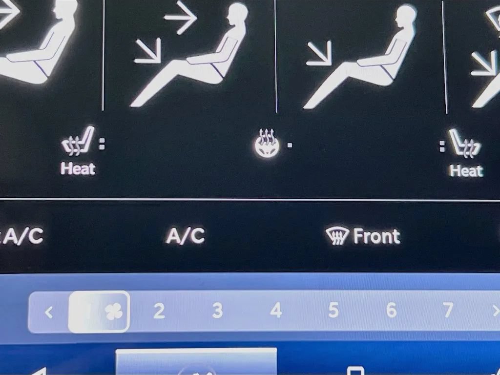 Used 2024 Chrysler Pacifica Touring-L FWD image 20