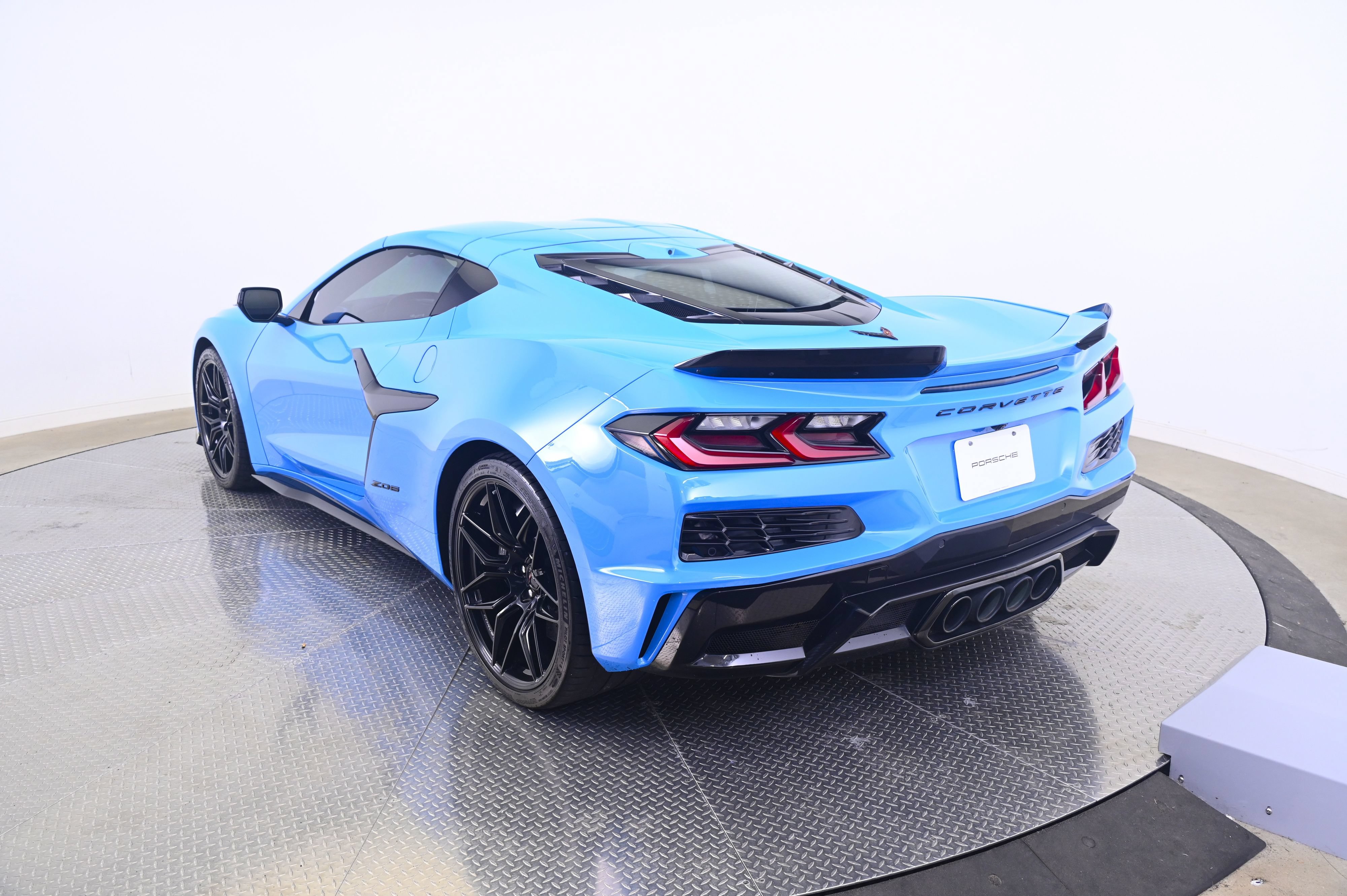Used 2023 Chevrolet Corvette Z06 RWD image 3