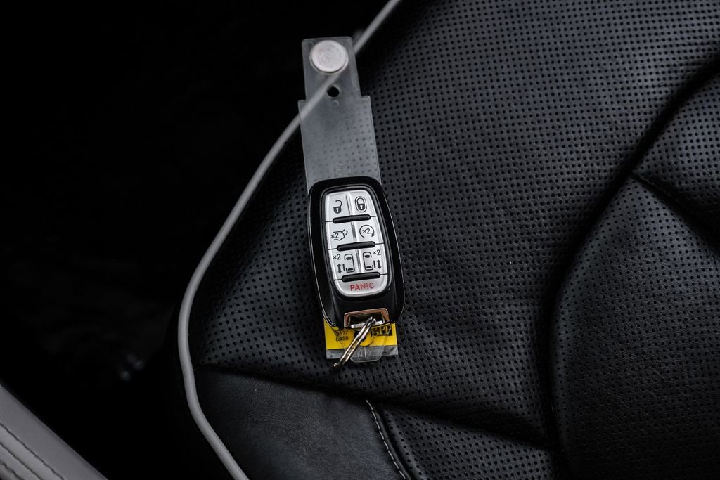 Used 2023 Chrysler Pacifica Limited image 59