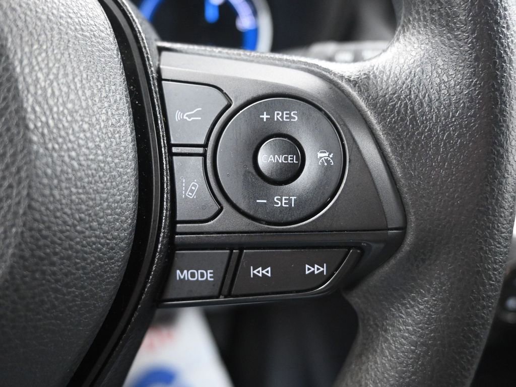 Used 2025 Toyota RAV4 XLE image 26