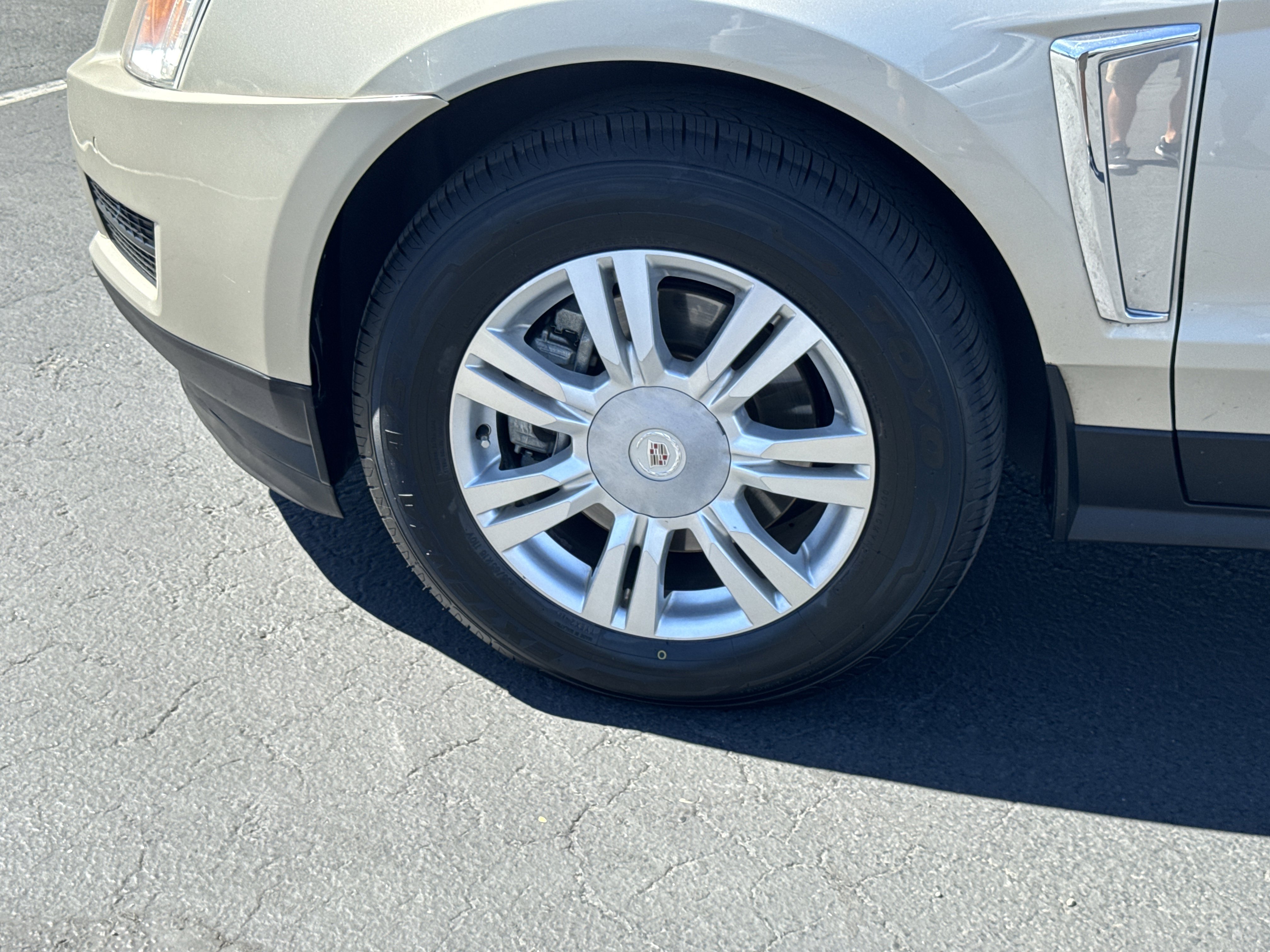 Used 2014 Cadillac SRX Luxury w/ Driver Awareness Package image 34