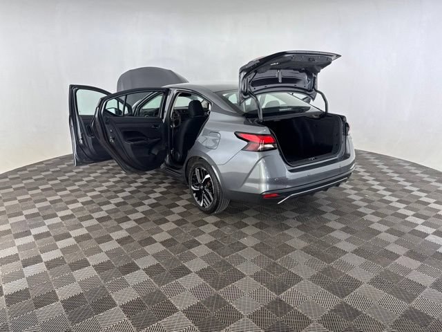 Used 2024 Nissan Versa SR FWD image 16