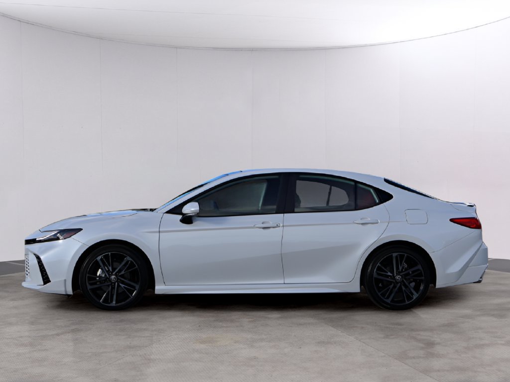 Used 2025 Toyota Camry XSE FWD image 4