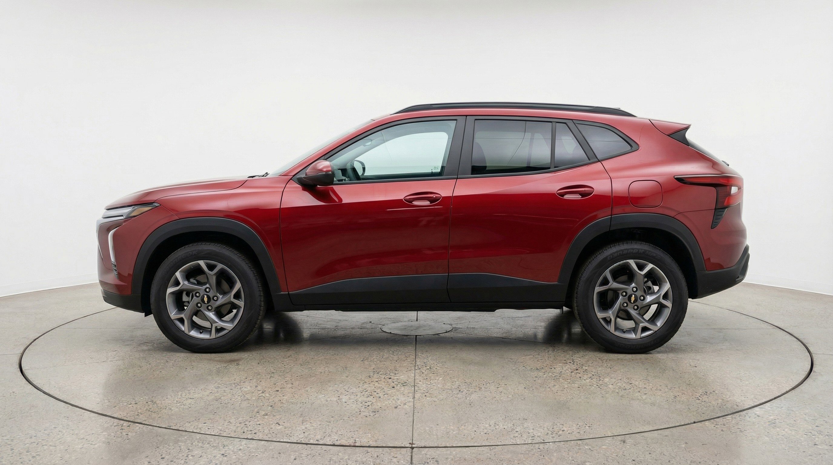 Used 2025 Chevrolet Trax LT FWD image 5