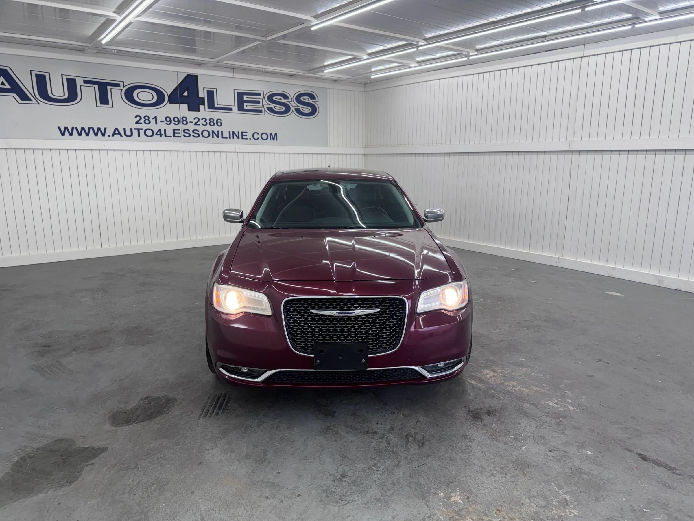 Used 2019 Chrysler 300 Limited AWD/4WD image 2