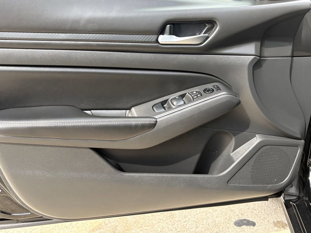 Used 2024 Nissan Altima 2.5 SV image 10