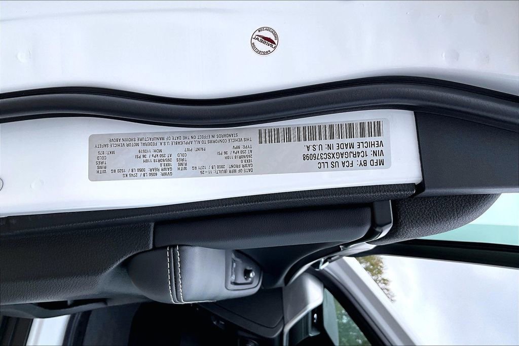 New 2025 Jeep Grand Cherokee Altitude image 14